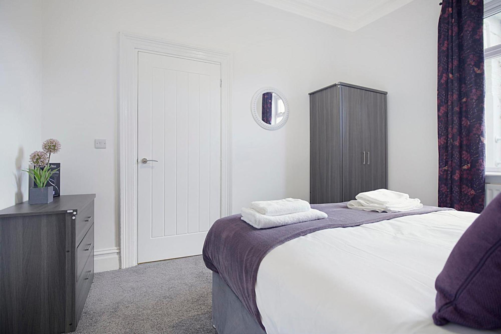 Spacious Retreat With Backyard Bliss, Sleeps 7 Apartment Bishop Auckland Luaran gambar