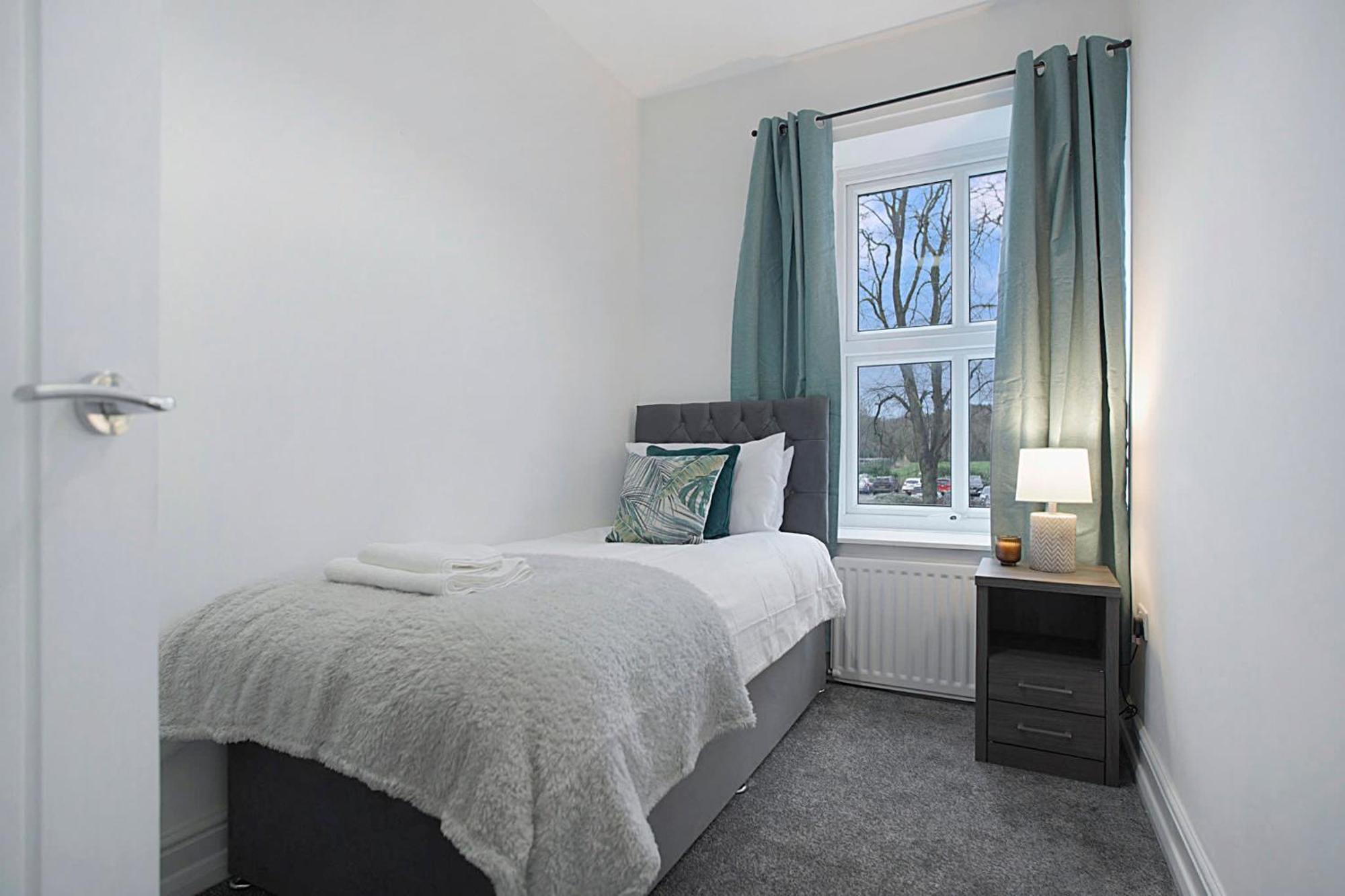 Spacious Retreat With Backyard Bliss, Sleeps 7 Apartment Bishop Auckland Luaran gambar